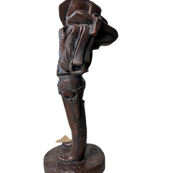 Vintage Largo Sculpture High Plain Drifter Cowboy with‎ Saddle on Shoulder 13" - Picture 5 of 12
